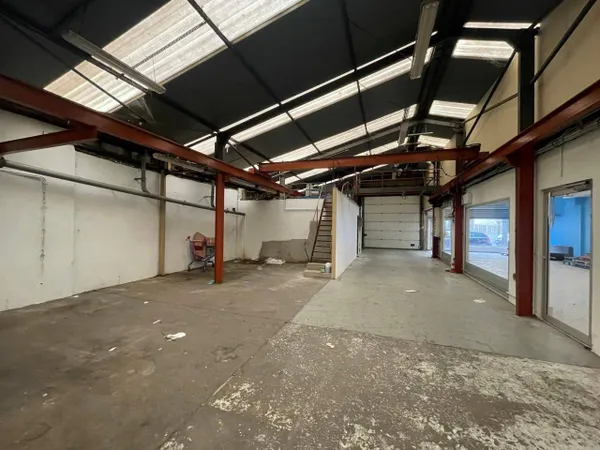 Local d'activité 325 m² 