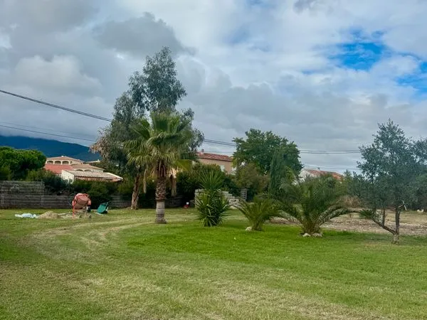 Terrain de 1180 m2 avec permis de construire - VENTISERI 
