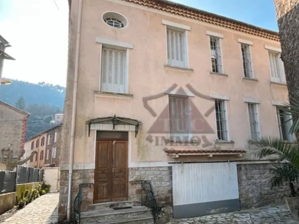 Grande maison en pierre 