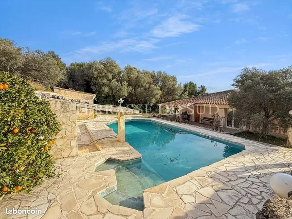 Propriété 6 pièces 174 m² 