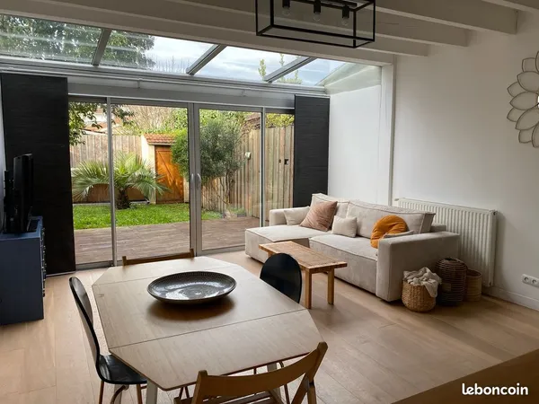 Maison 3 pièces de 88 m² meublée avec jardin 
