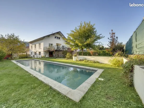 Villa 8 pièces 210 m² 