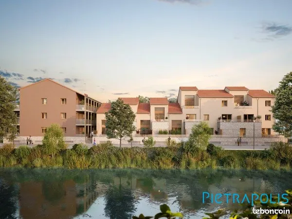 Studio 4 pièces 84 m² 