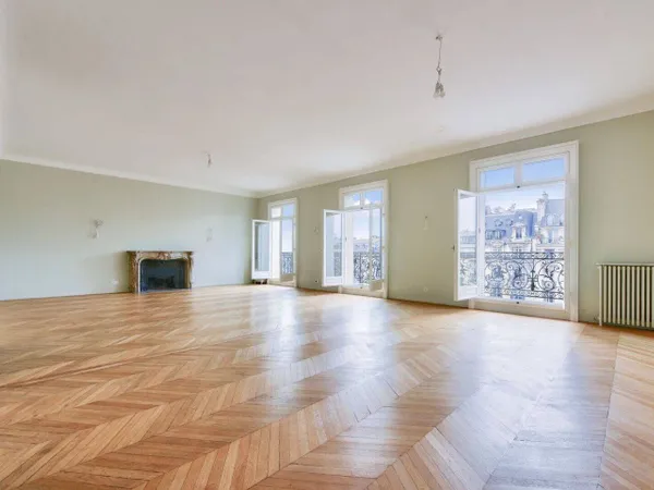 Appartement 7 pièces 370 m² 