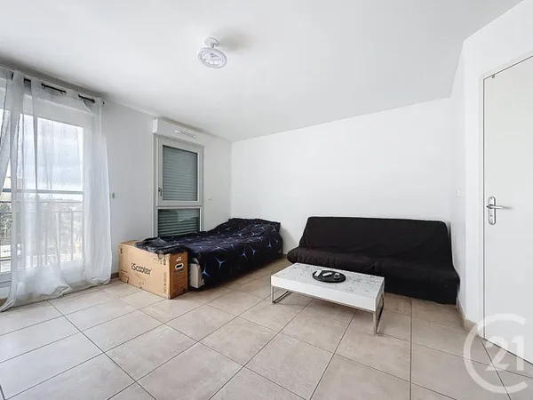 Studio 1 pièce 32 m² 