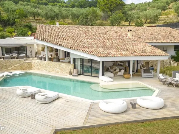 Villa 6 pièces 260 m² 