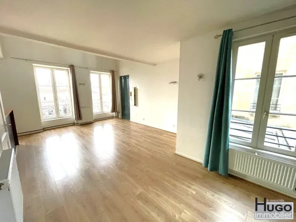 BORDEAUX- PROCHE DU LYCEE MONTAIGNE ET DE LA VICTOIRE- IMMEUBLE 6 LOTS - EN SECTEUR SAUVEGARDÉ ! 