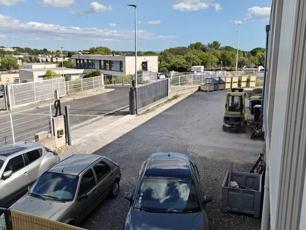 Vente Local d'activités 790 m² + Terrains de 1600M2 avec parking clos 