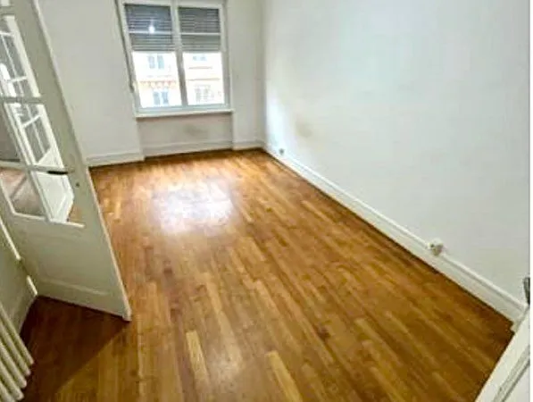 F4 avec balcon, cuisine équipée + parking 