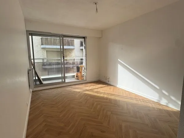 Studio 1 pièce 25 m² 