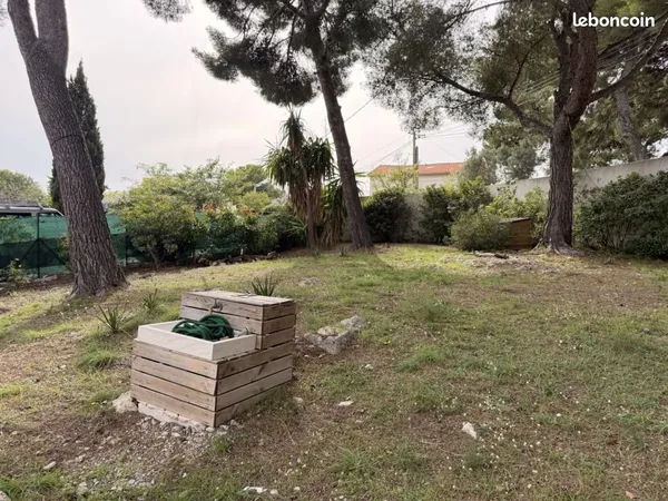 Terrain Sausset Les Pins 