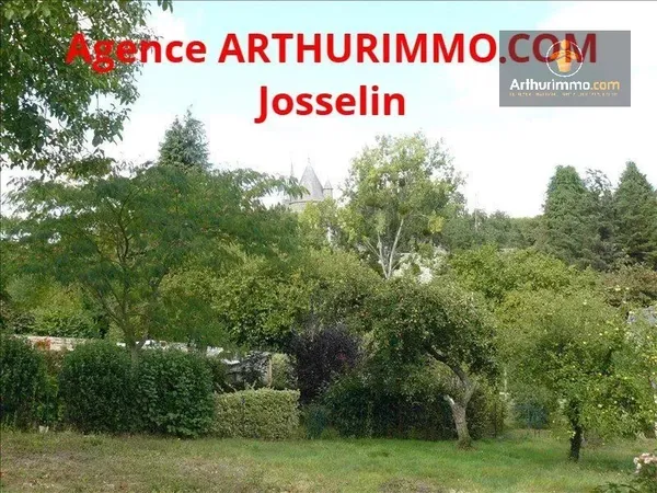 JOSSELIN CENTRE MAISON A RÉNOVER OU A BATIR AVEC UN TERRAIN CONSTRUCTIBLE DE 561 M2 