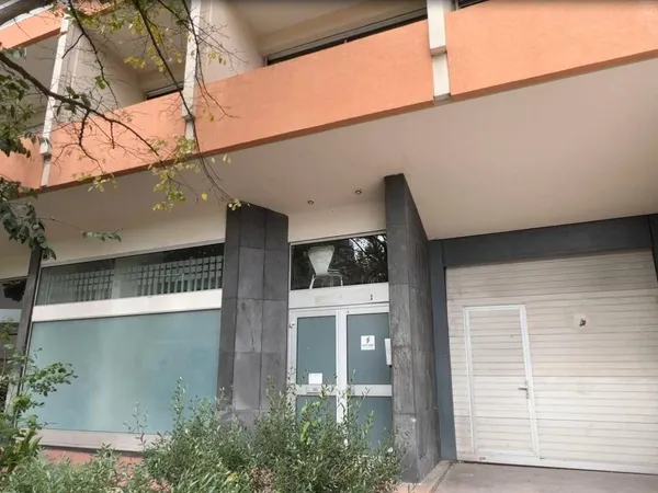 Local d'activité 284 m² 