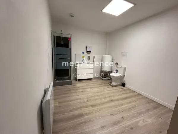 Local stockage + bureau et vestiaires de 600 m² ZI Arques