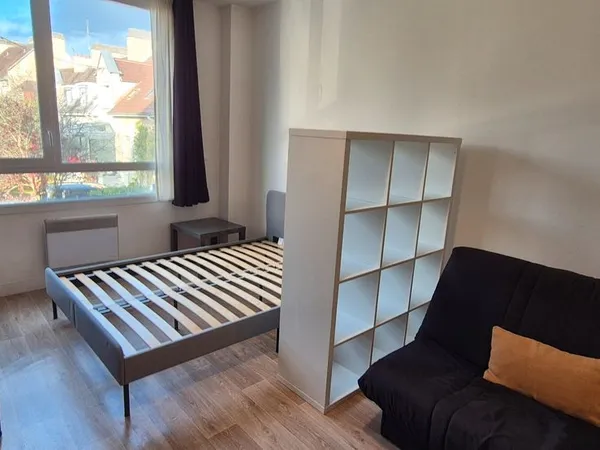 Loue grand studio meublé 30m2 à 150m de la Fac 