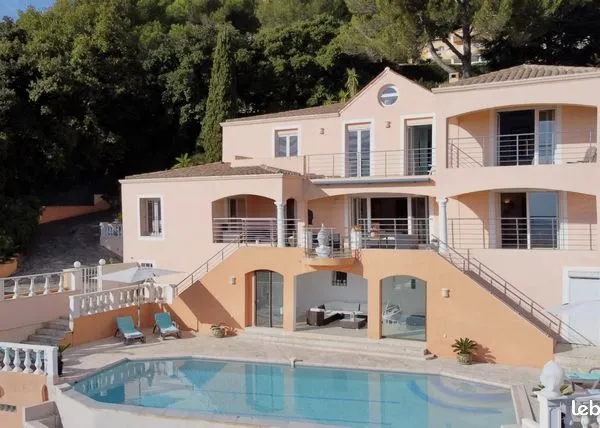 Maison 7 pièces 318 m² 