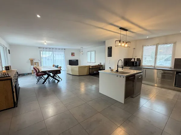 Maison de plain-pied 6 pièces 148 m² 