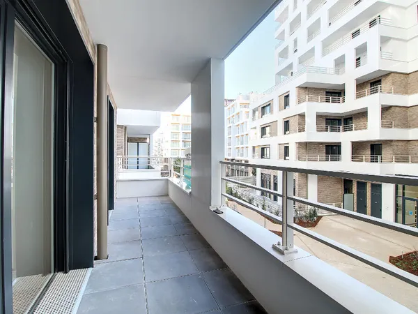 A LOUER APPARTEMENT 2 PIECES RECENT ECOQUARTIER RUEIL-MALMAISON AVEC TERRASSE 8m2 - PARKING POSSIBLE