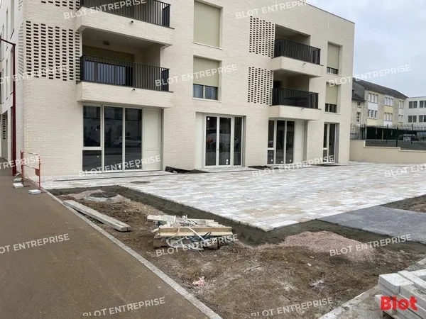 Local 113 m² 
