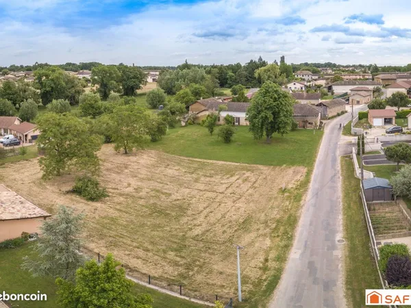 Terrain 1028 m² MANZIAT 