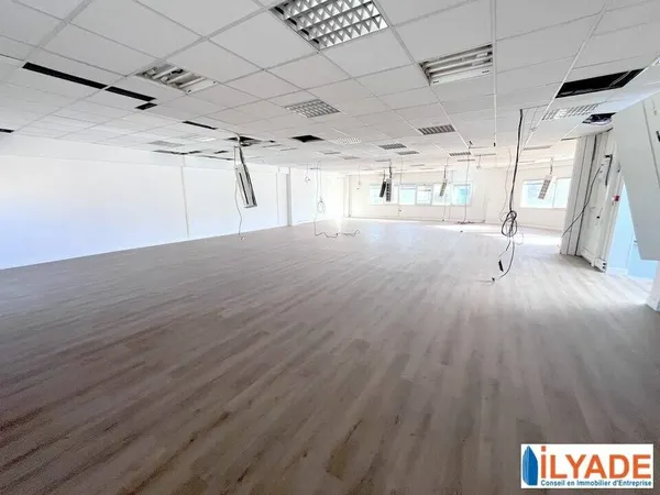 Bureaux 950 m² 