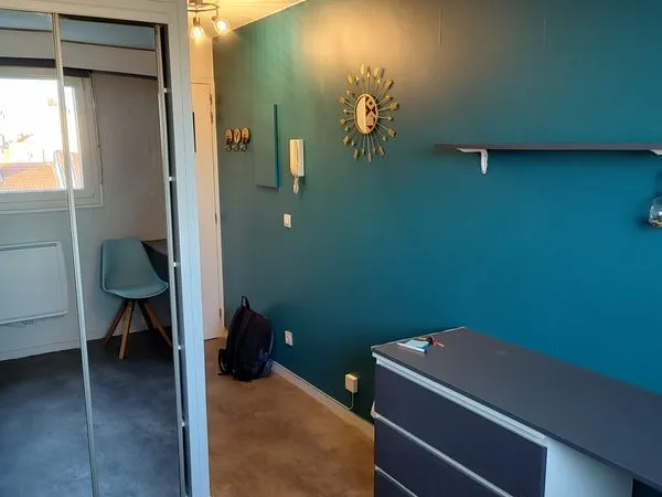Location studio meublé à Lyon 8ème rénové 
