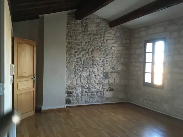 Arles centre studio 30m² au 3ème étage 