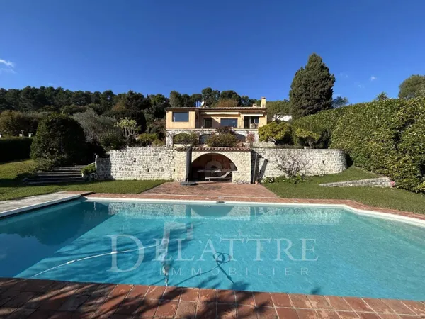Maison de plain-pied 8 pièces 172 m² 