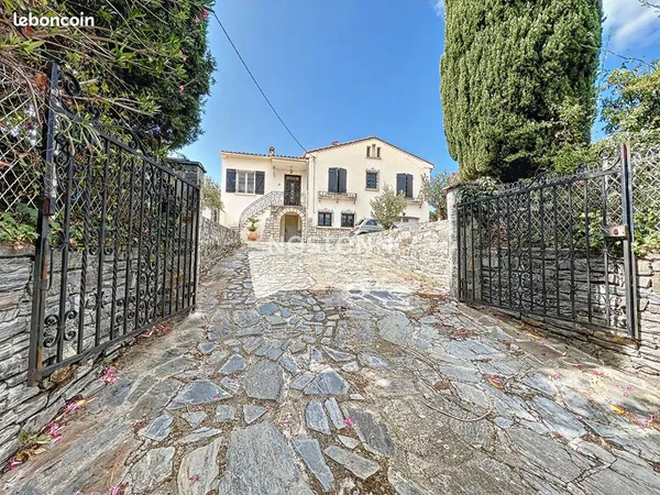 Maison 8 pièces 213 m² 