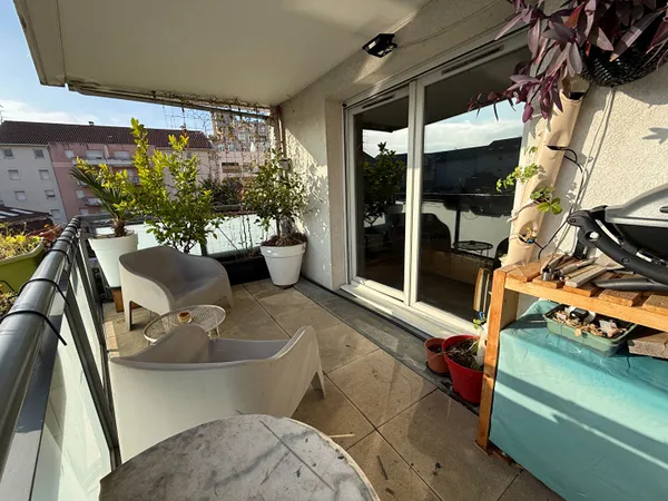 Appartement T3 Villeurbanne République 69100, balcon à vivre, cuisine équipée, garage, proche 