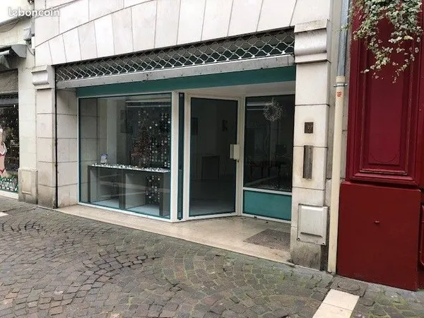 Local commercial Chinon 37500 