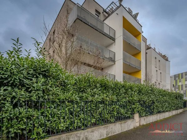 Appartement 4 pièces avec grande terrasse, ascenseur et gara 