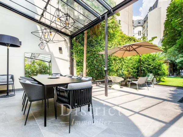 Exclusivité. Pereire / Parc Monceau. Magnifique maison de ville 