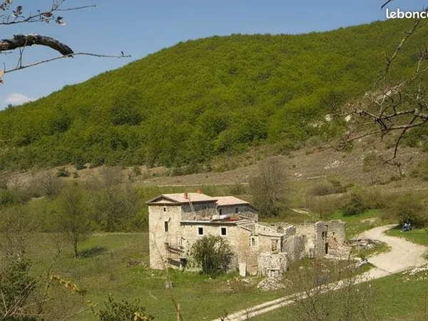 Maison 19 pièces 450 m² 