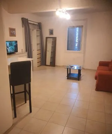 Studio à louer les mees meublé 