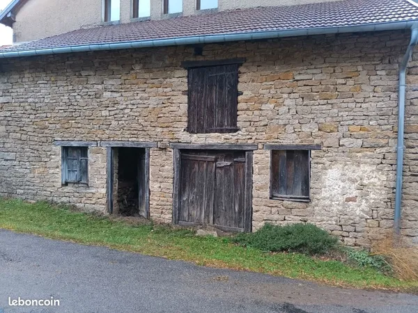 Maison en pierre à rénover entièrement - 60m² - By 