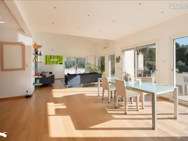 Villa 6 pièces 241 m² 