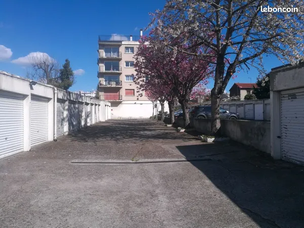 Baox a louer bagnolet limite les lilas 