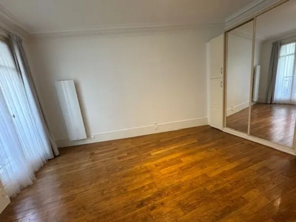 T2 34 m² proche Métro La muette, refait à neuf avec parquet e 