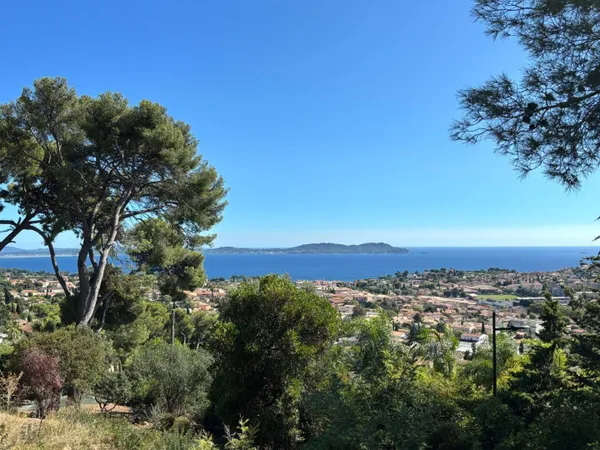 Propriété 250 m² 
