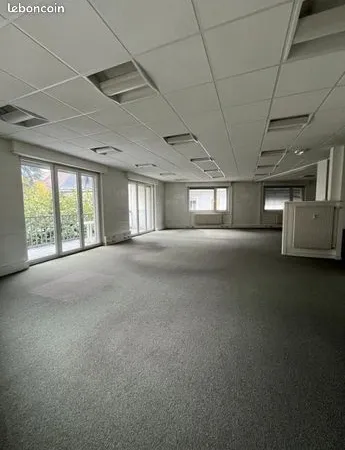 Bureau 147 m² 