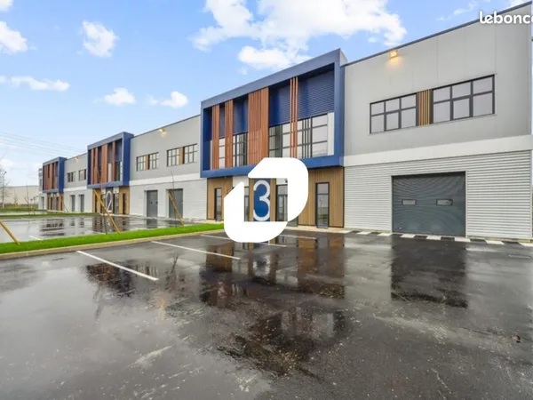 Local d'activité 538 m² 