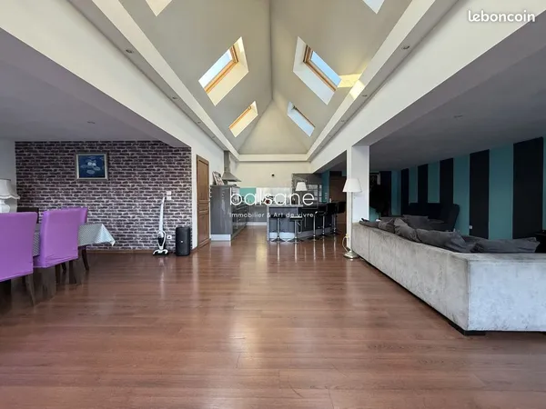 Maison 6 pièces 242 m² 