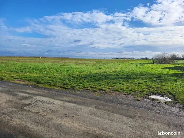 TERRAIN À BATIR de 990 m² hors lotissement 