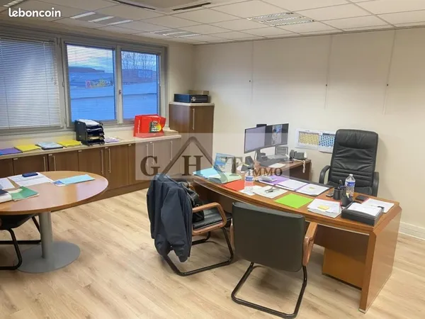 Local bureaux 1 780 m² 