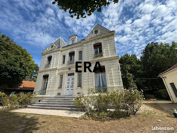 Maison 11 pièces 270 m² 