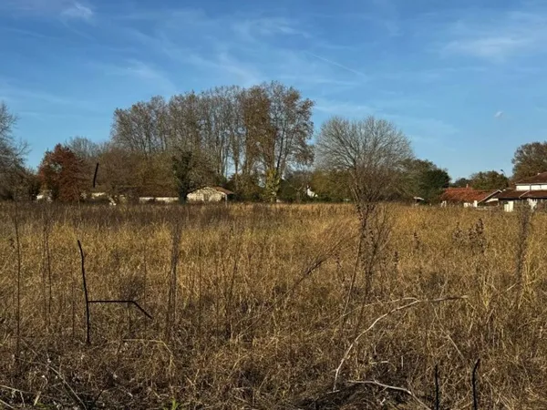 Terrain 748 m² 