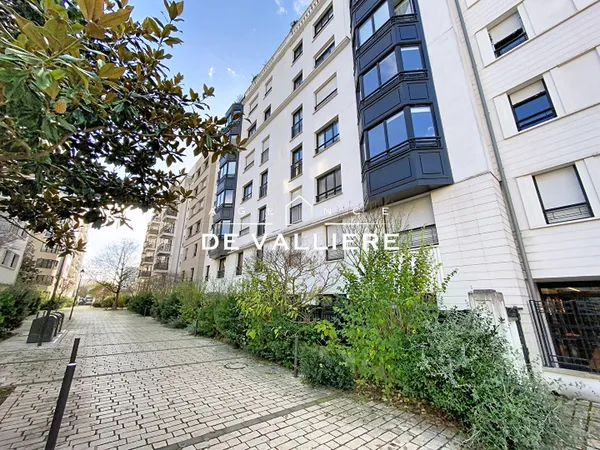 SURESNES 3 Pieces 62m² avec cave et parking 