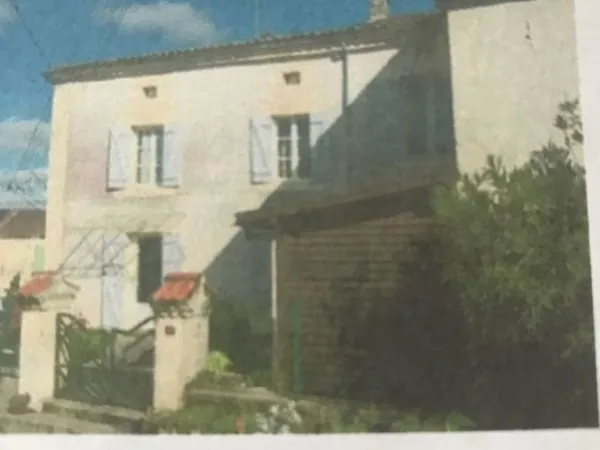 Maison ancienne 4 chambres ,cour ,jardin 400m2 abris. 