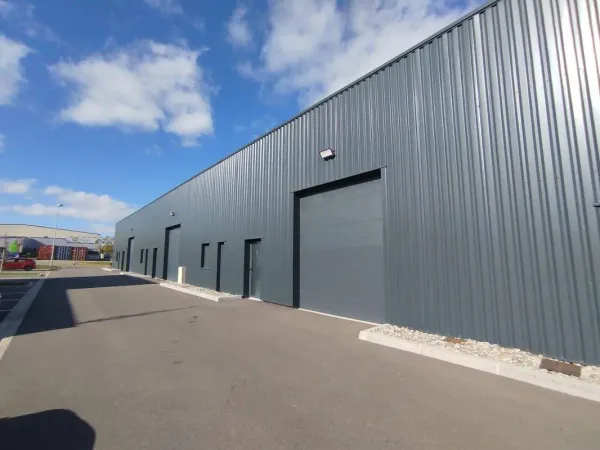 Cellules d'activité de 200 m² neuves entièrement climatisées 